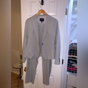 Banana republic women’s suit, blazer and pants